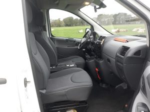 De binnenzijde van onze ambulance